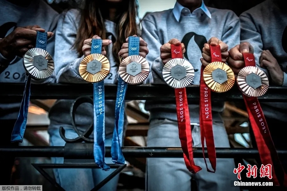 巴黎奥运会塞纳河开幕引关注，安保与水质问题