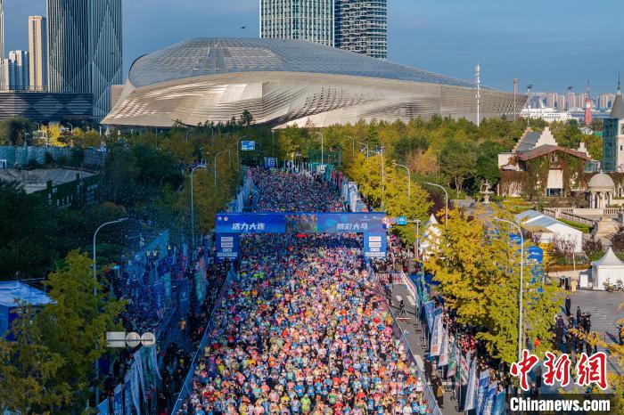 第34届大连马拉松赛何杰丁常琴包揽男女冠军