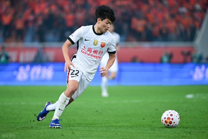 杨希首球+克雷桑任意球 上海海港残阵逼平山东泰